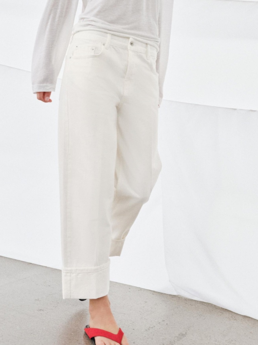 Zara Women’s Low Rise Straight Leg Jeans